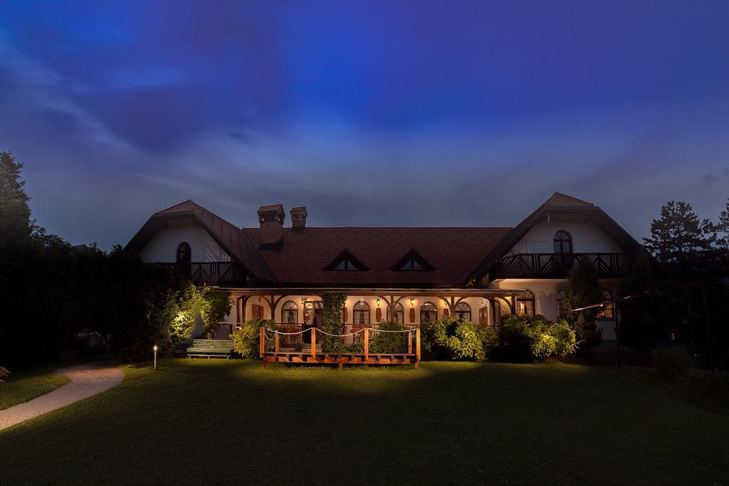 Glamping Bizjak Luxe tent